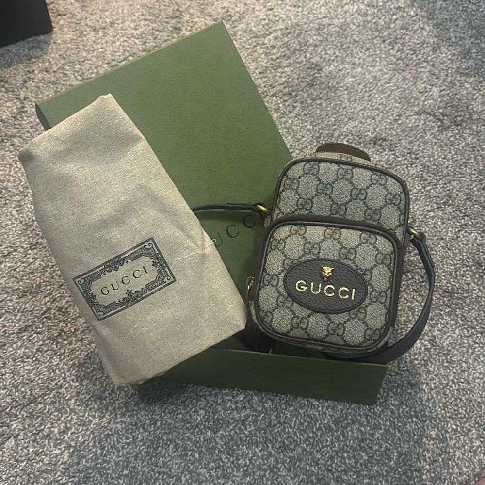 Gucci Neo Vintage GG Supreme small cross body- with box and dust bag